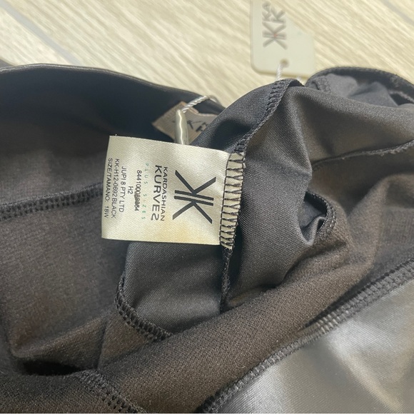 Kardashian Kurves Plus Size Faux Leather Black Leggings Womens size 18W New - Picture 9 of 12